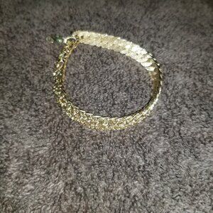 Really nice gold looking bracelet Costume jewelry